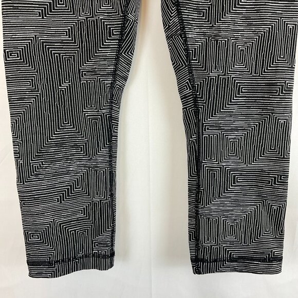 Lululemon Wunder Under Leggings 8 Black White Square Print Cropped - Picture 4 of 10